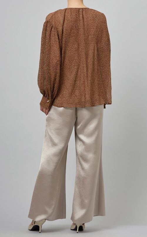 ランダムドットVネックブラウス