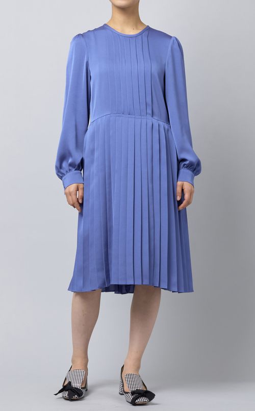 サテンプリーツワンピース