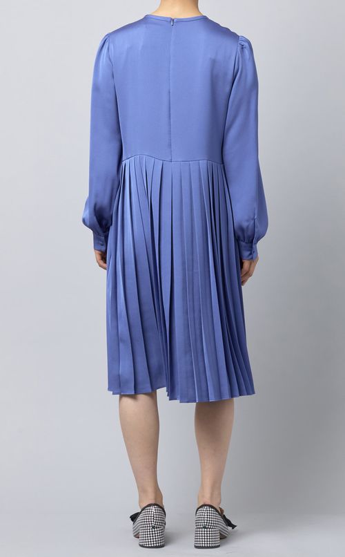 サテンプリーツワンピース