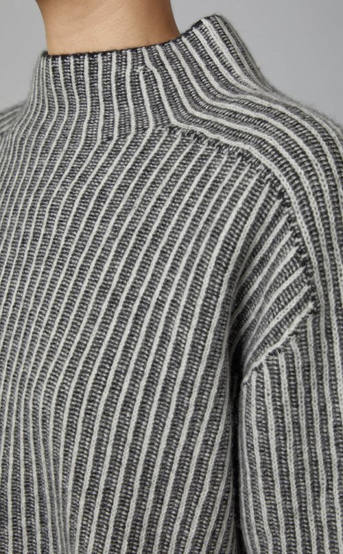 モックネックニットプルオーバー