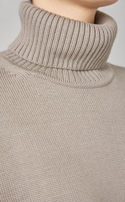 タートルネックニットプルオーバー