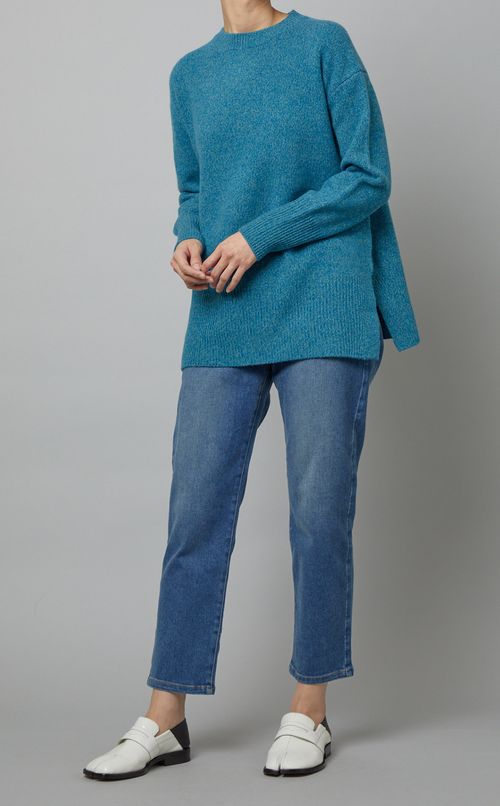 タイトテーパードデニムパンツ