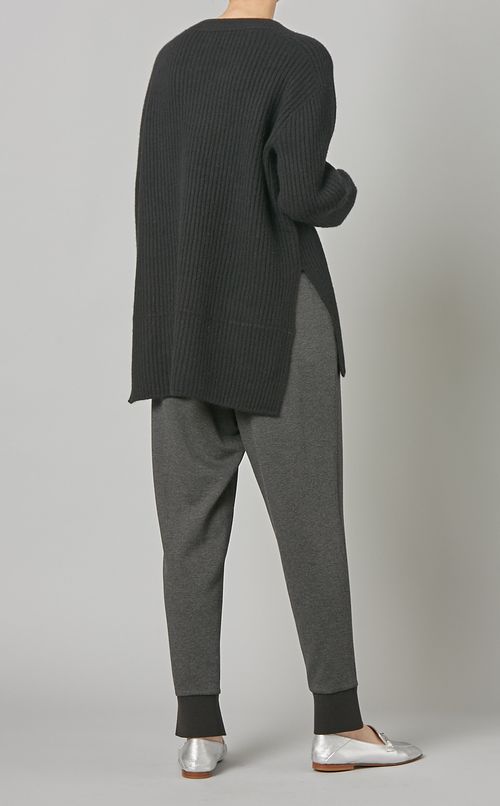 Vネックシームレスニット