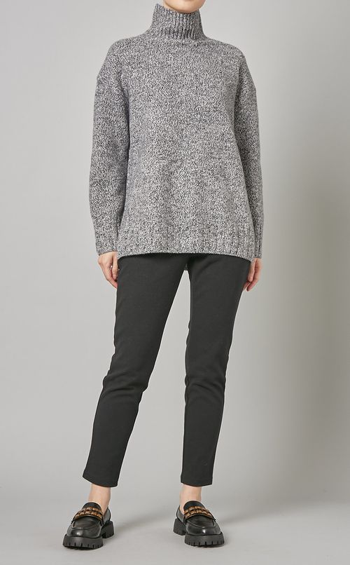 サイドスリットタートルネックニット