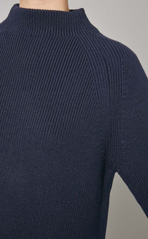 サイドスリットモックネックニット