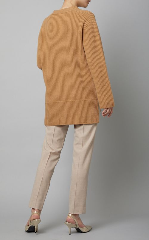 Vネックシームレスニット