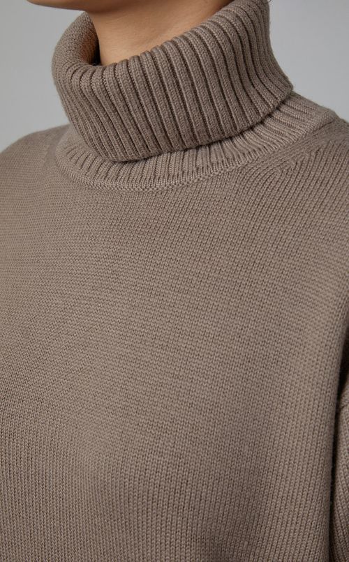 タートルネックニットプルオーバー