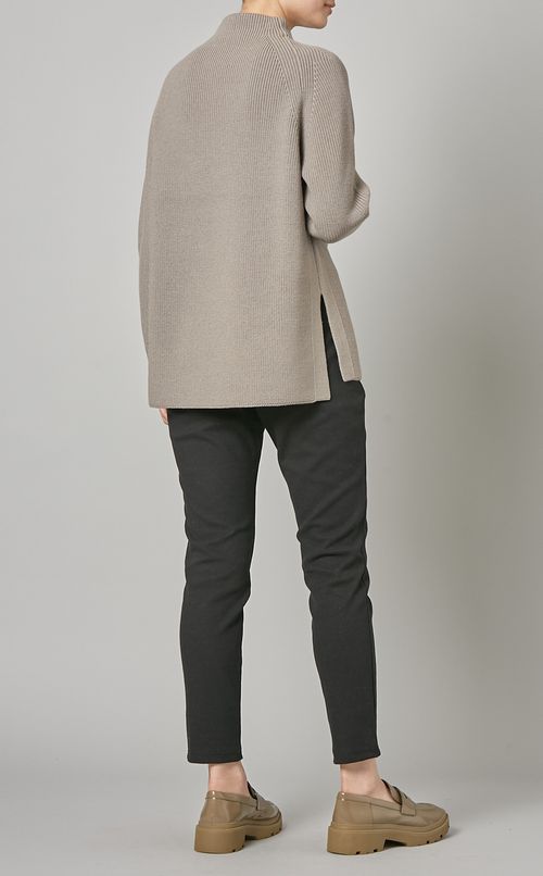 サイドスリットモックネックニット