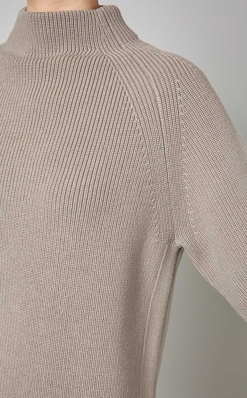 サイドスリットモックネックニット