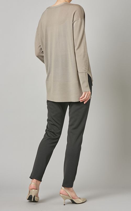 Vネックウールニットプルオーバー