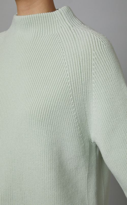 サイドスリットモックネックニット