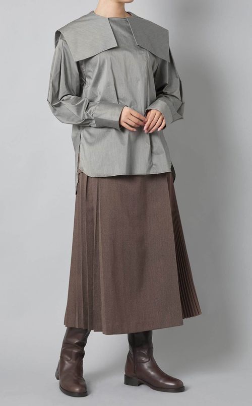 スクエアカラーブラウス