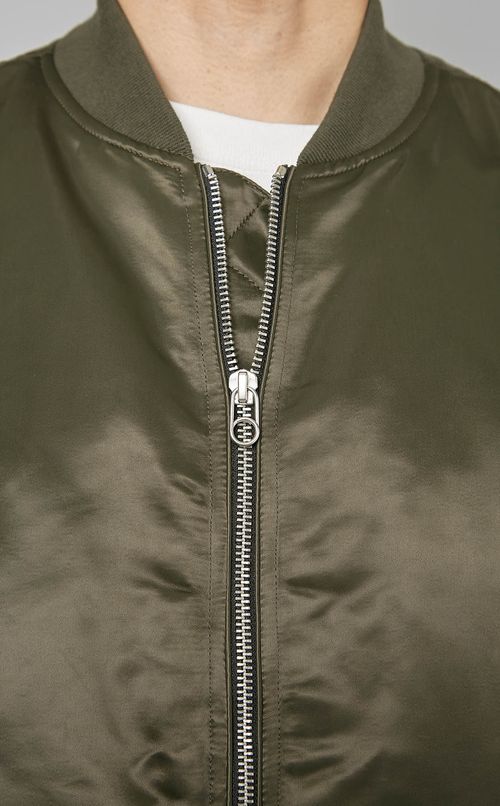 ボンバージャケット