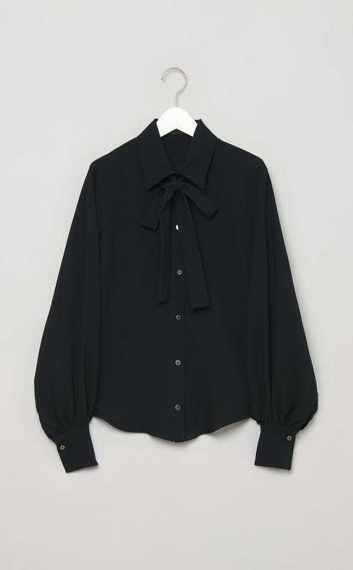 ボウタイ付ドレープシャツ