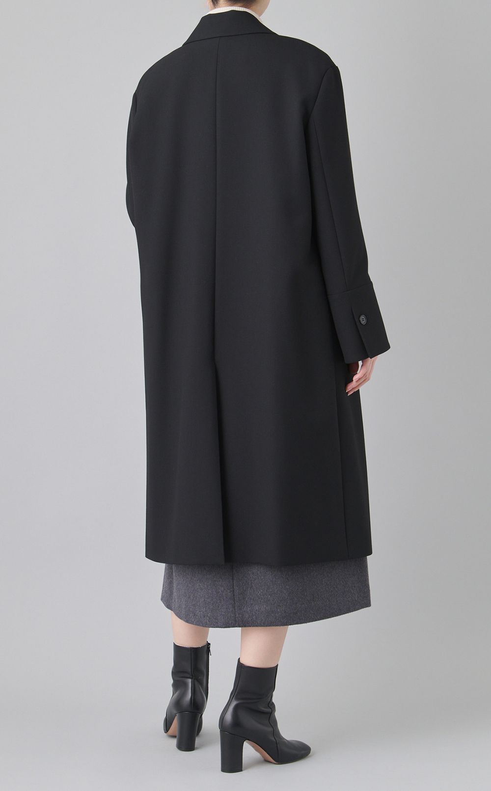 ストレートシルエットミドルコート