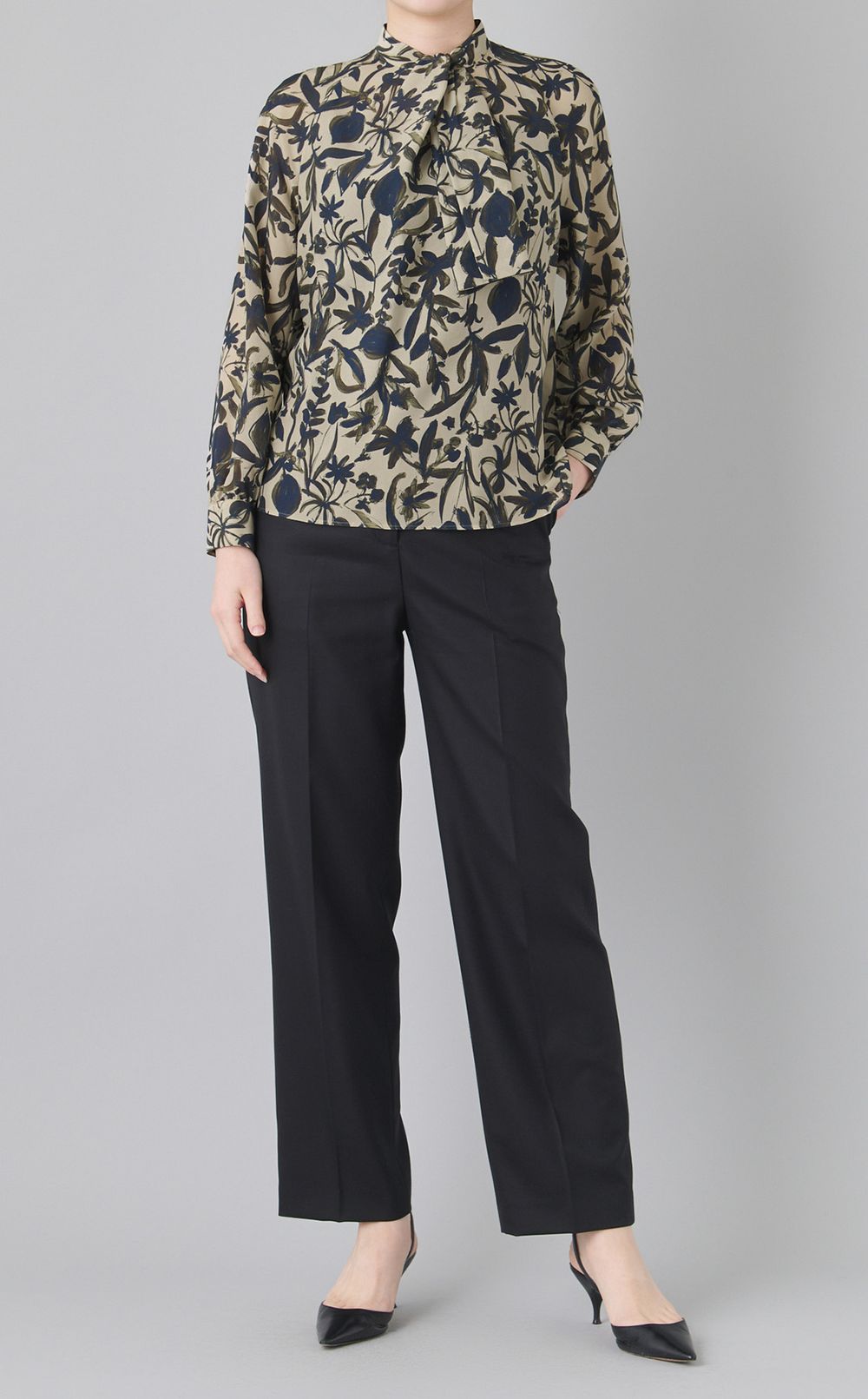 センタープレスストレートパンツ