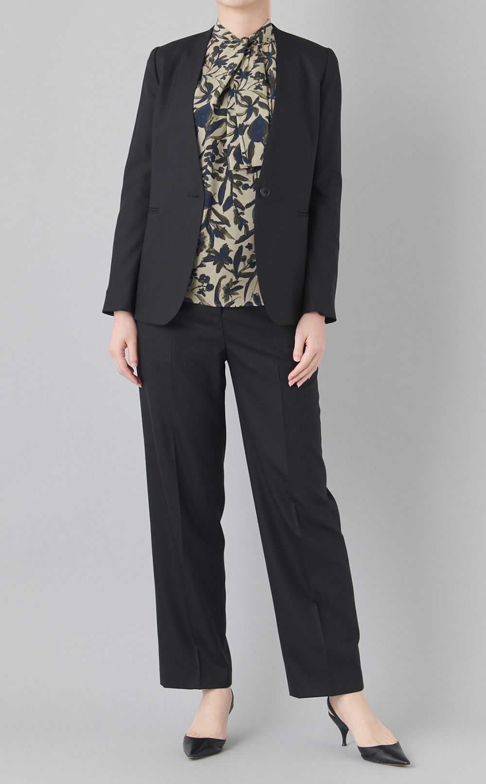 ノーカラーVネックジャケット