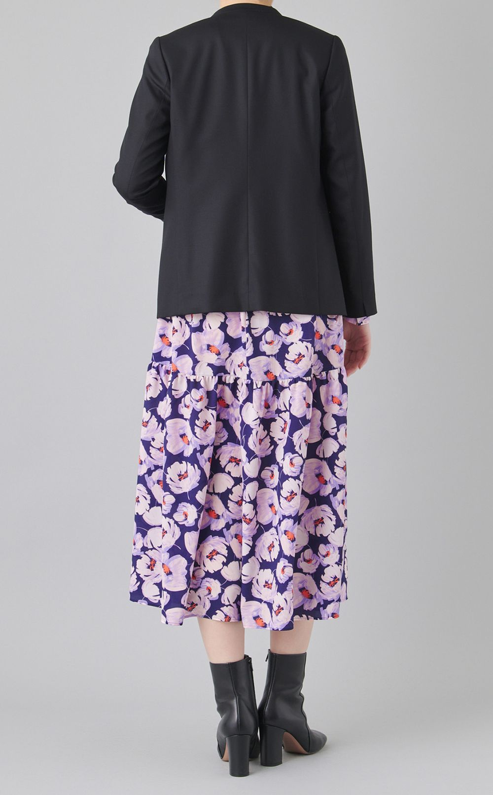 ノーカラーVネックジャケット