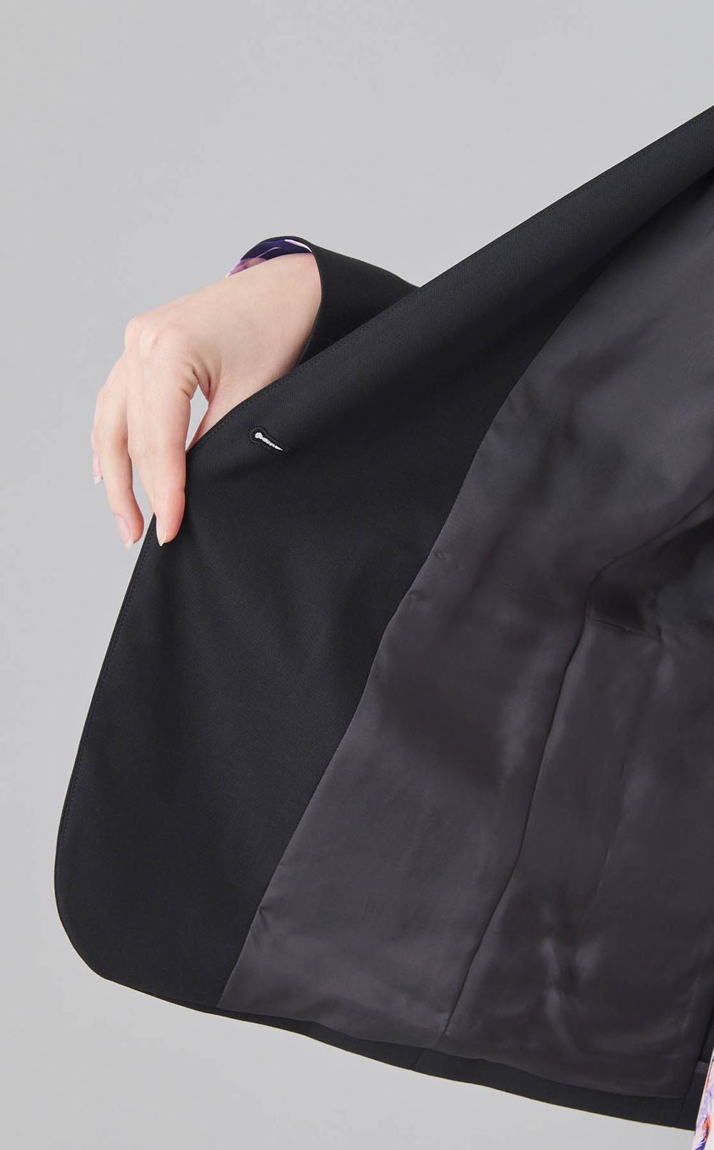 ノーカラーVネックジャケット