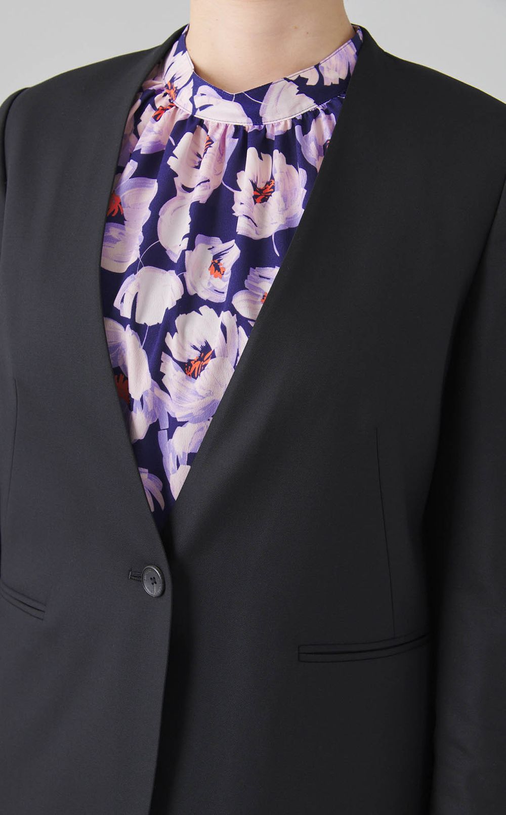 ノーカラーVネックジャケット