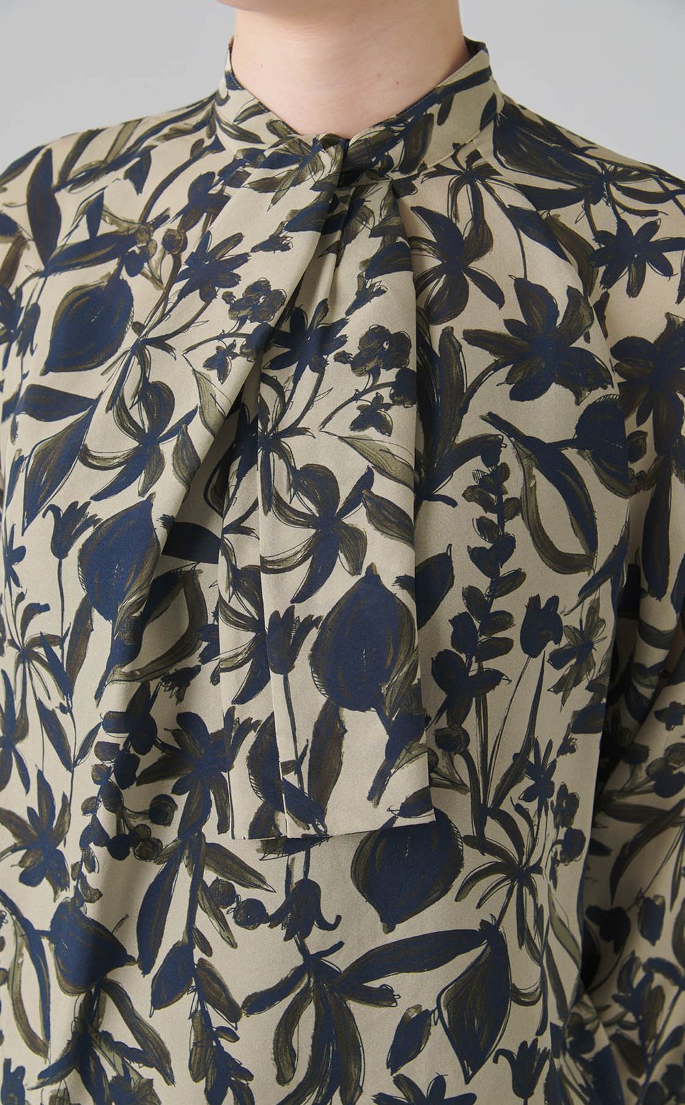 リーフプリントフロントタイブラウス