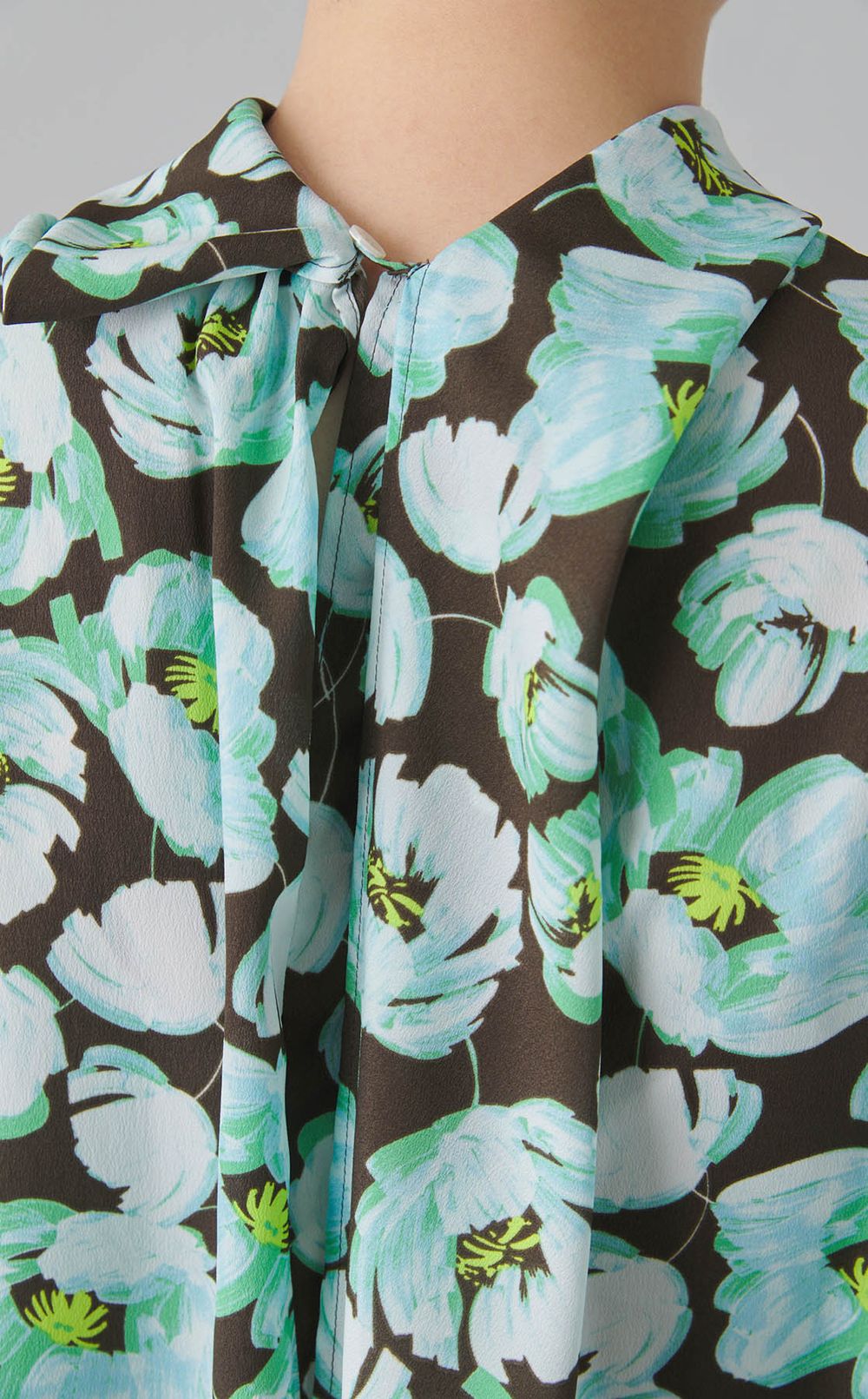 フラワーボウタイブラウス