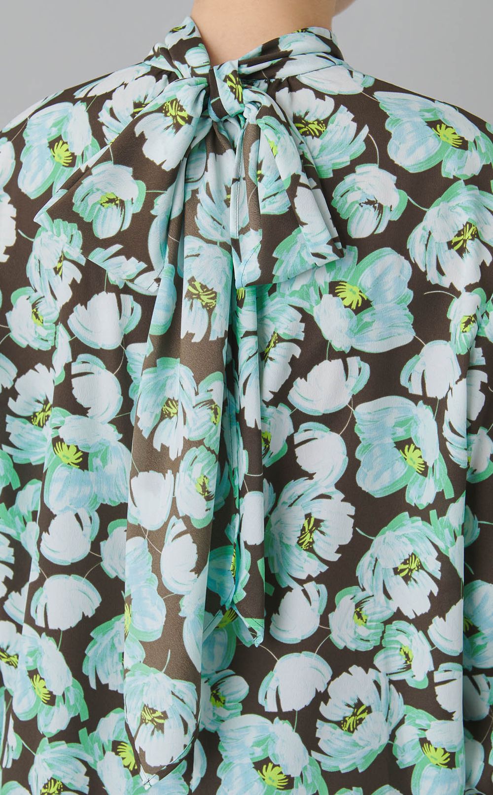 フラワーボウタイブラウス