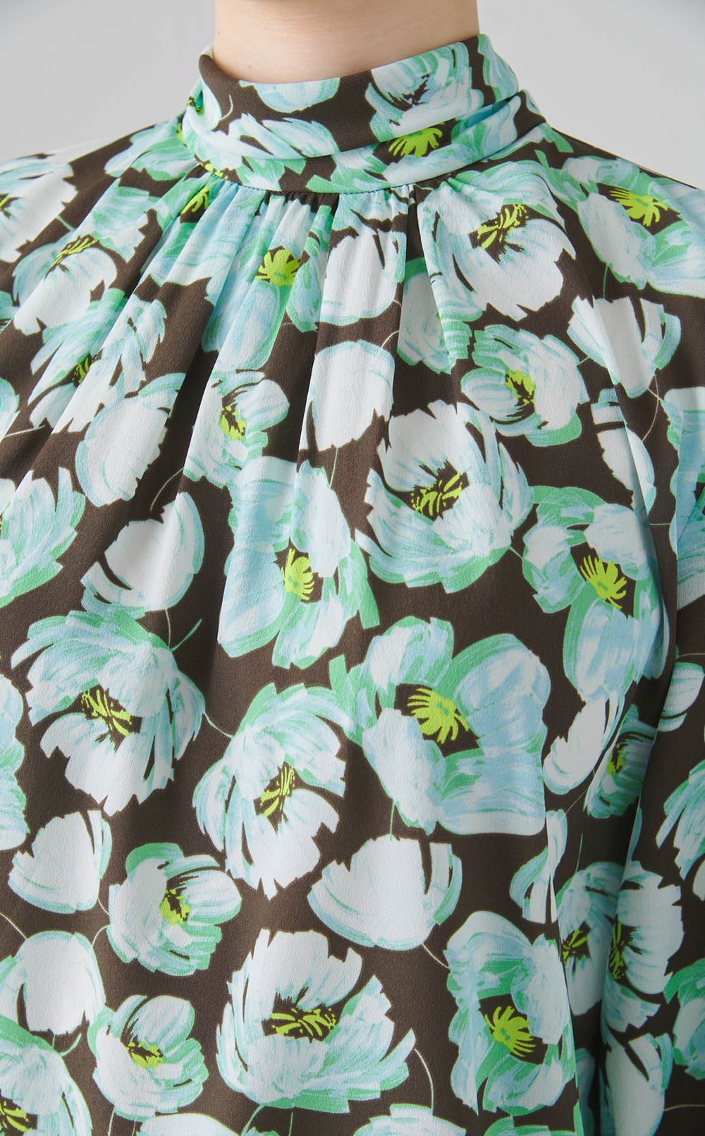 フラワーボウタイブラウス