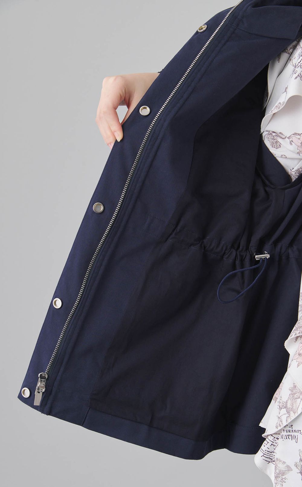 フーディチノウィンドブレーカー