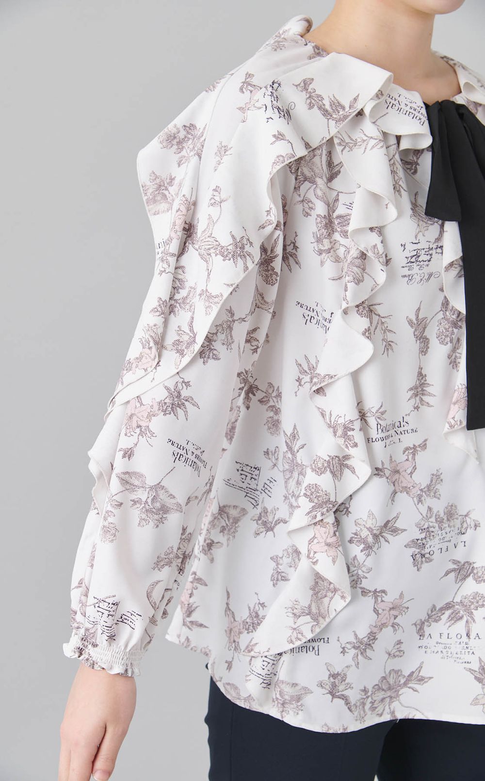 プリントラッフルブラウス