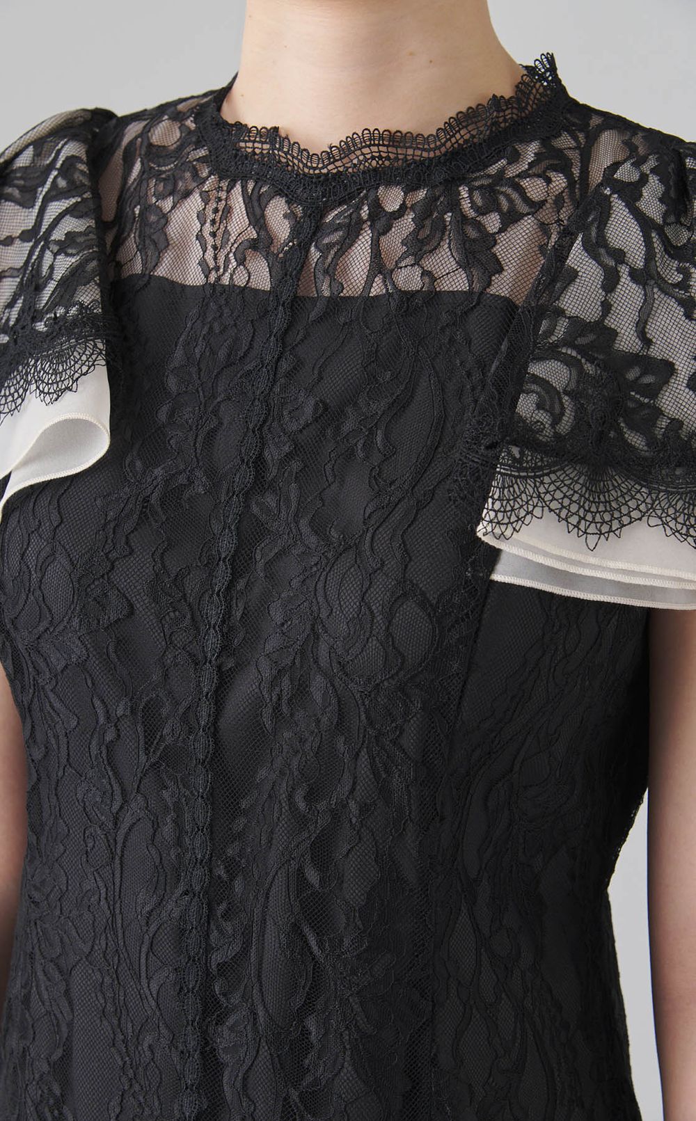 フレアスリーブレースワンピース