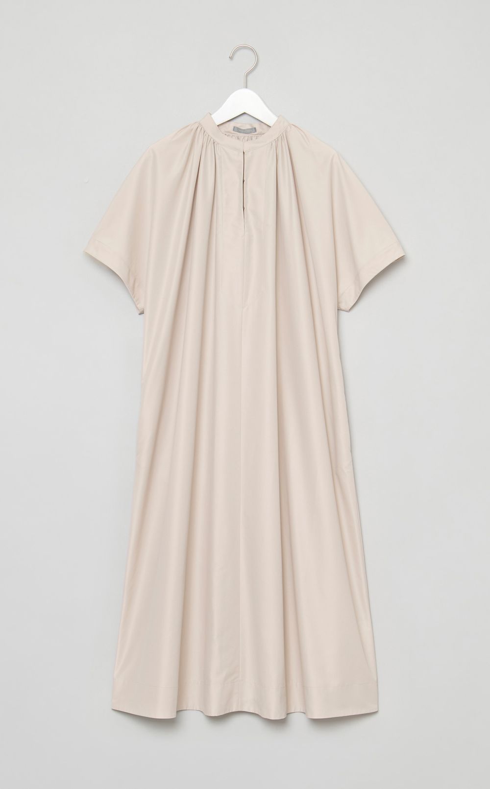 タックハーフスリーブワンピース