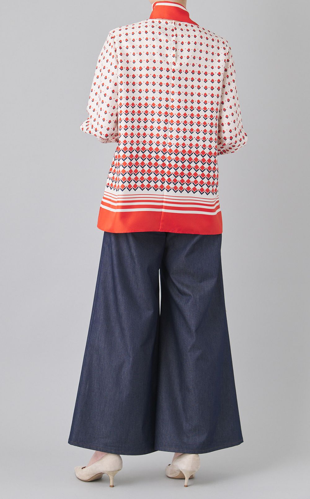 プリントボウタイブラウス