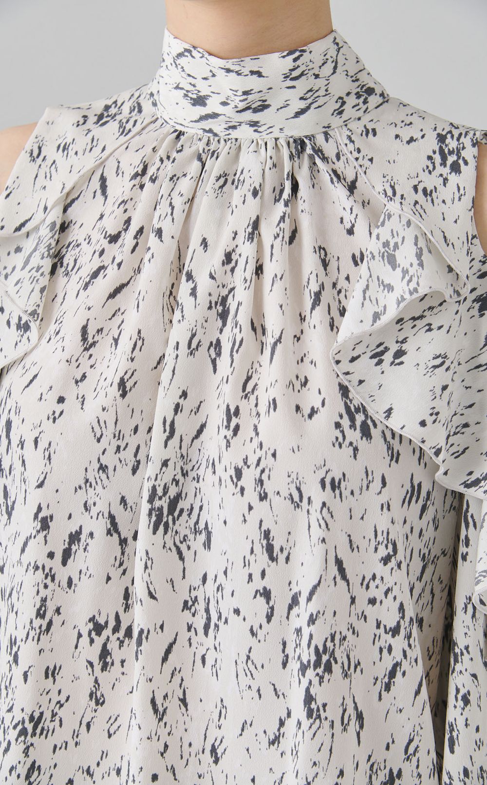 ショルダーフリル2wayブラウス