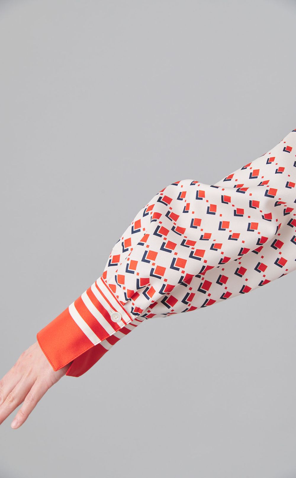 プリントボウタイブラウス