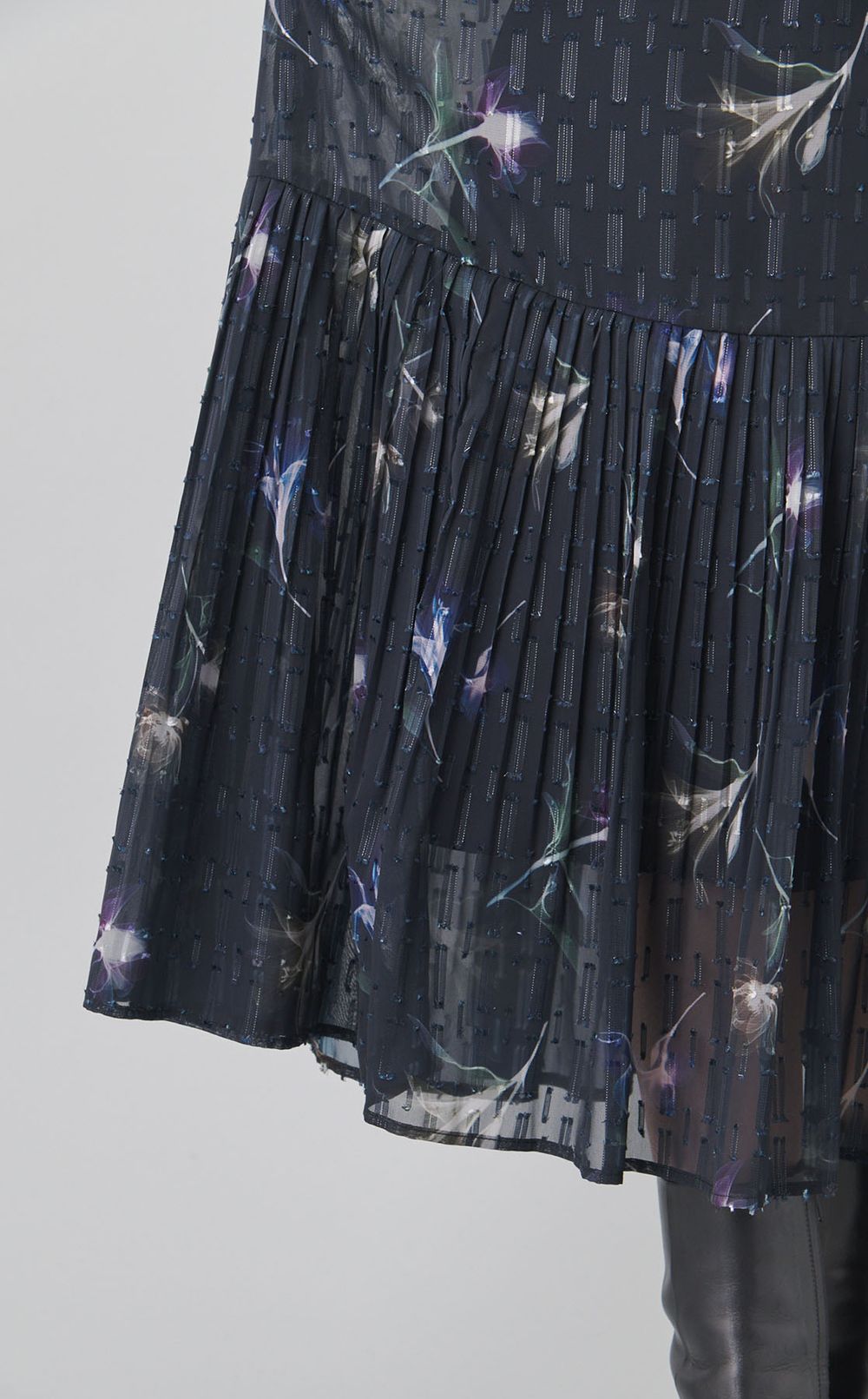 ボウタイプリーツワンピース