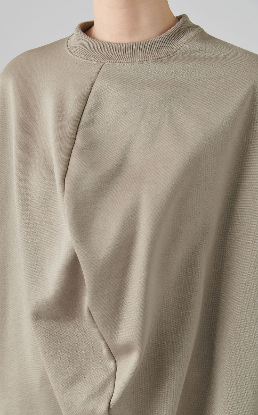 ボールグロッシープルオーバー