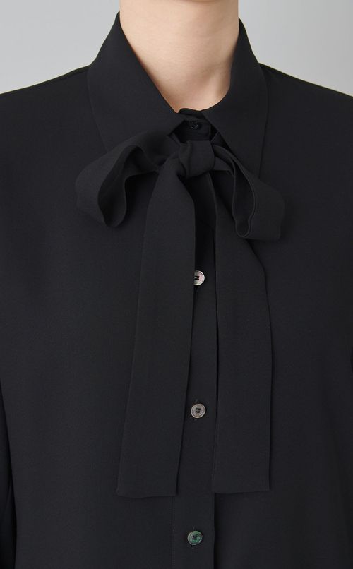 ボウタイ付ドレープシャツ