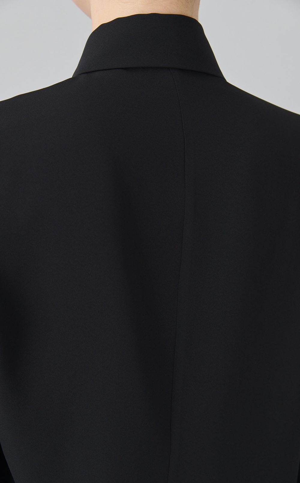 ボウタイ付ドレープシャツ