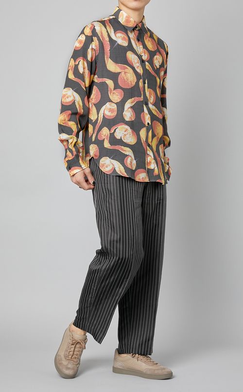 オレンジプリントシャツ