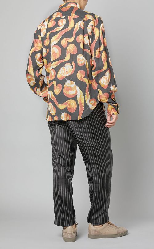 オレンジプリントシャツ