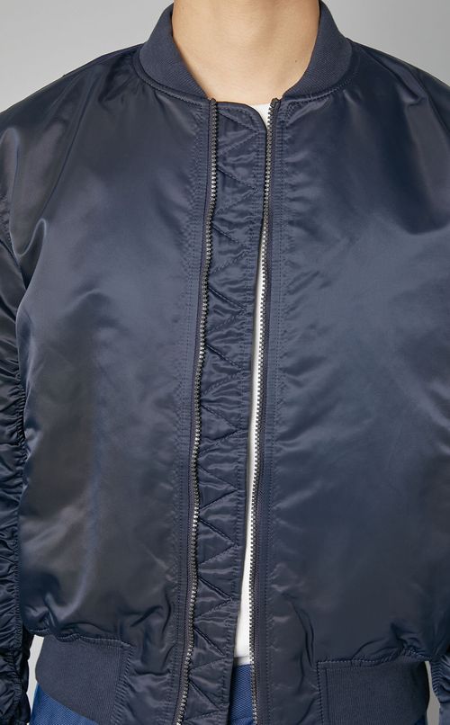 バックストライプブルゾン