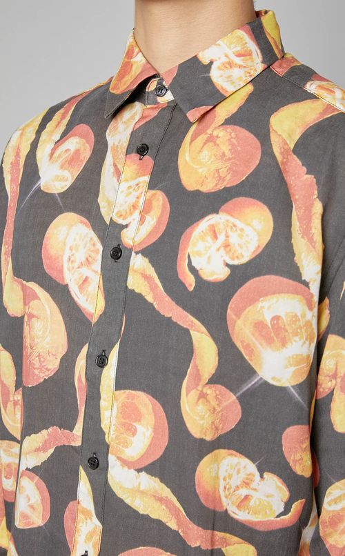 オレンジプリントシャツ