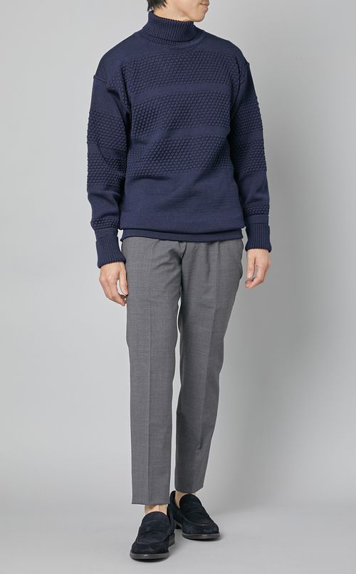 ボーダーパターンタートルネックニット