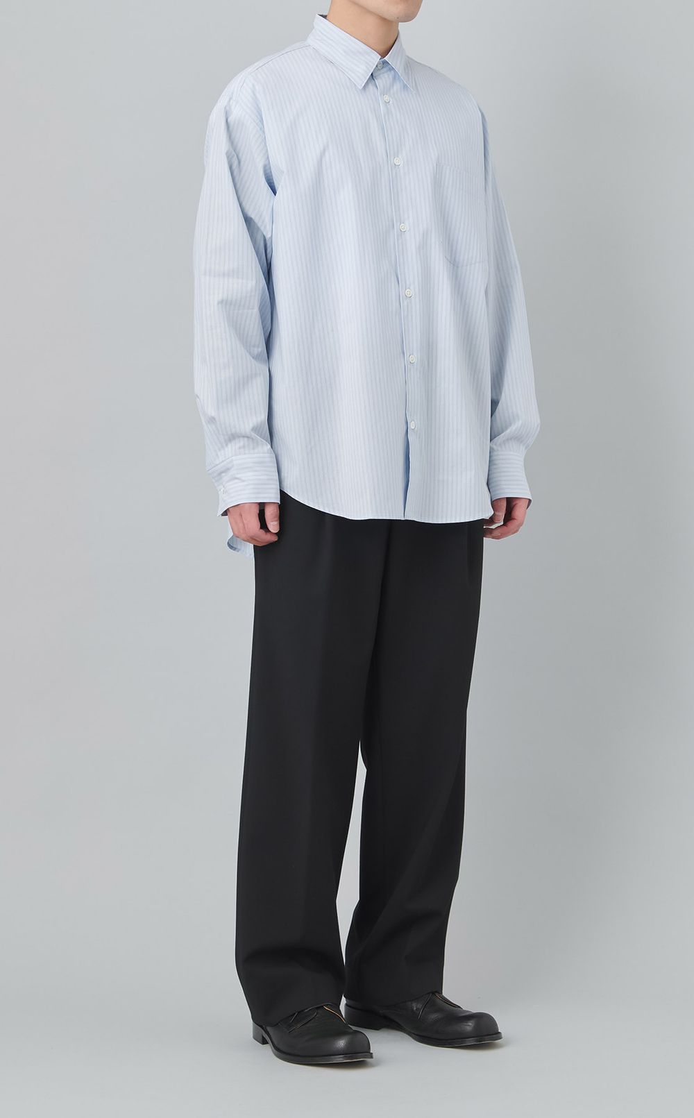 レギュラーカラーストライプシャツ