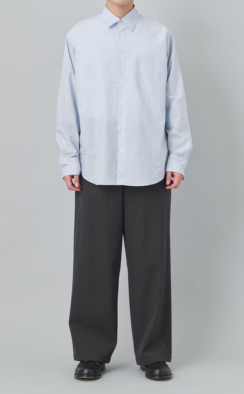 レギュラーカラーストライプシャツ