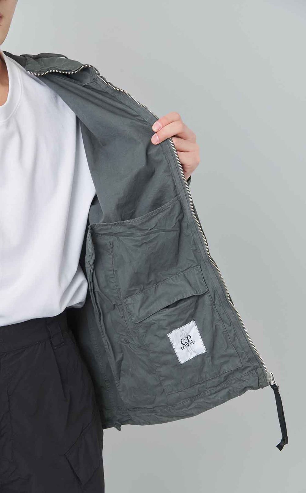 フーデッドレンズジャケット