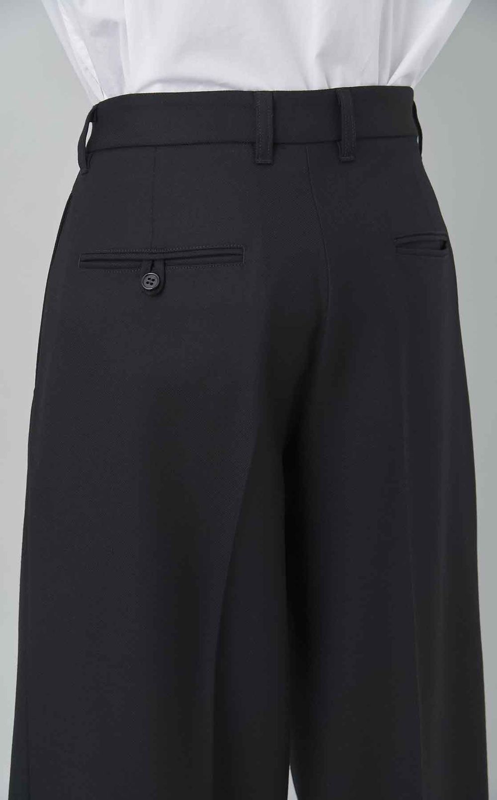 ウールツイルタックセミワイドパンツ