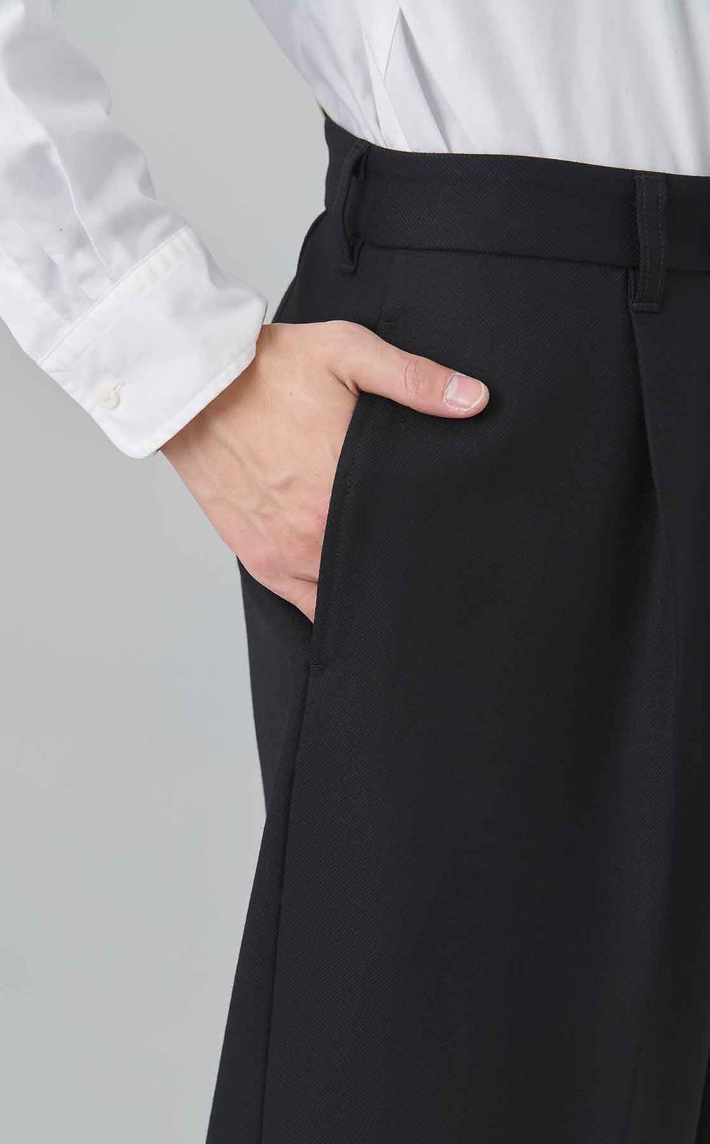 ウールツイルタックセミワイドパンツ