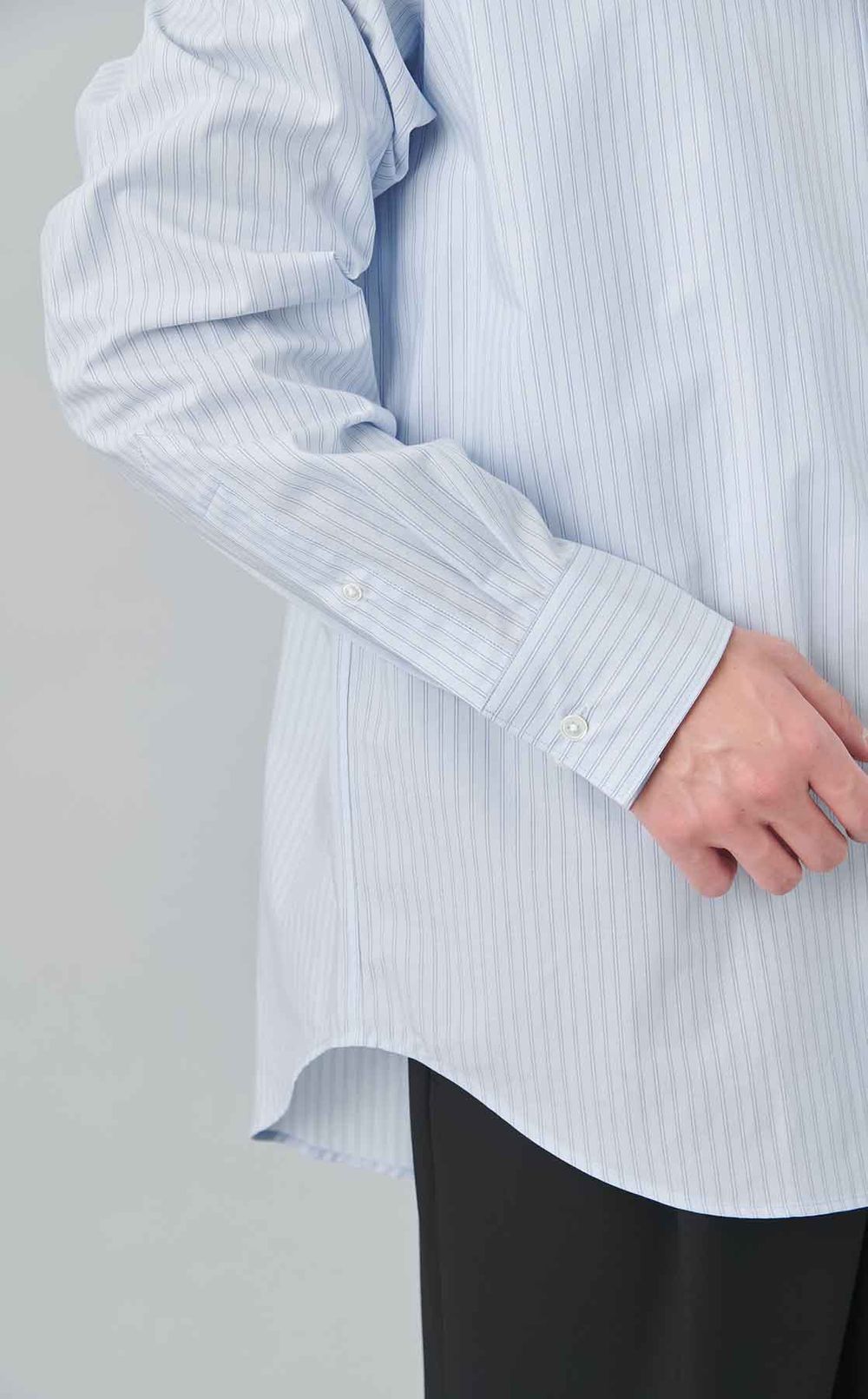 レギュラーカラーストライプシャツ